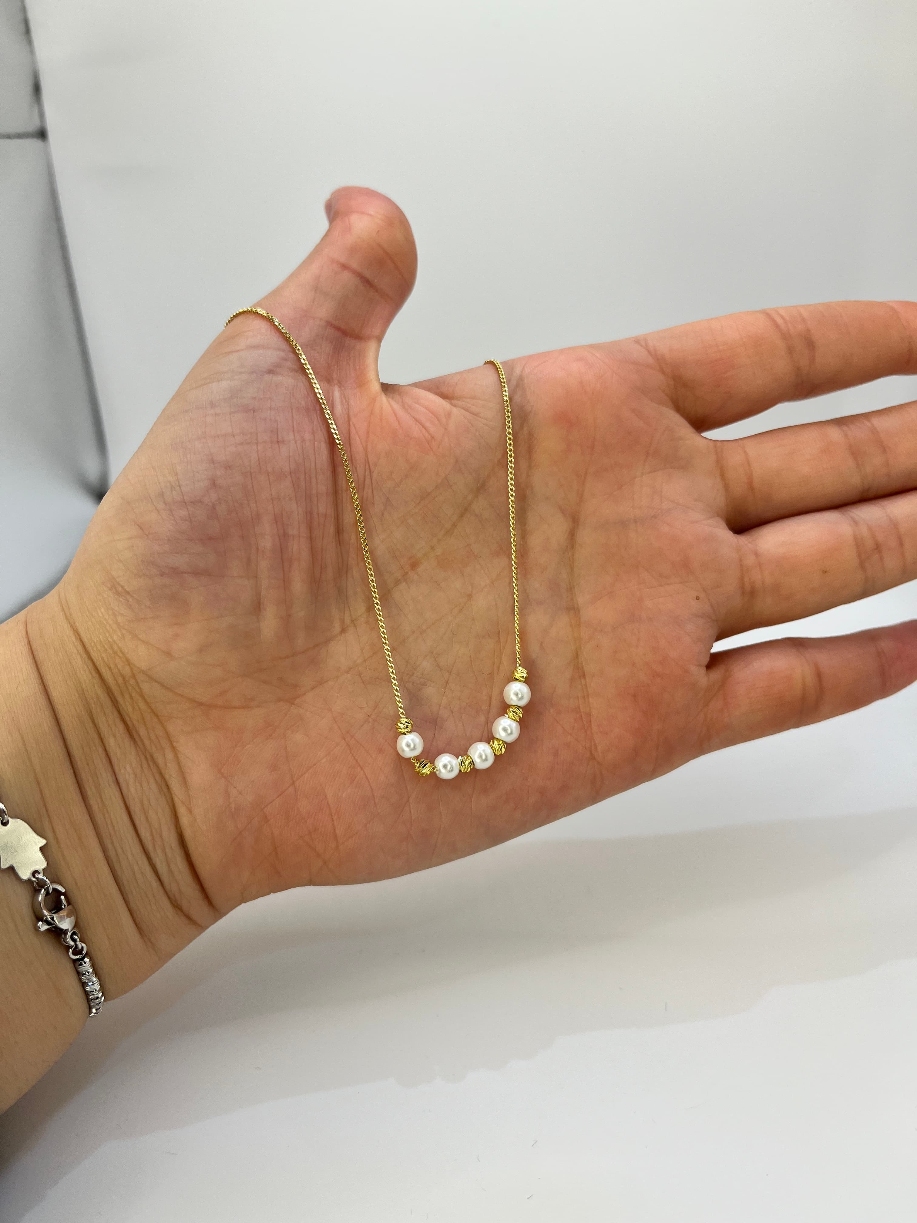 Collier fin doré à perles blanches - Photo 2